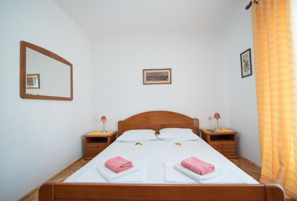 Apartments Natasa Супетар Екстериор снимка