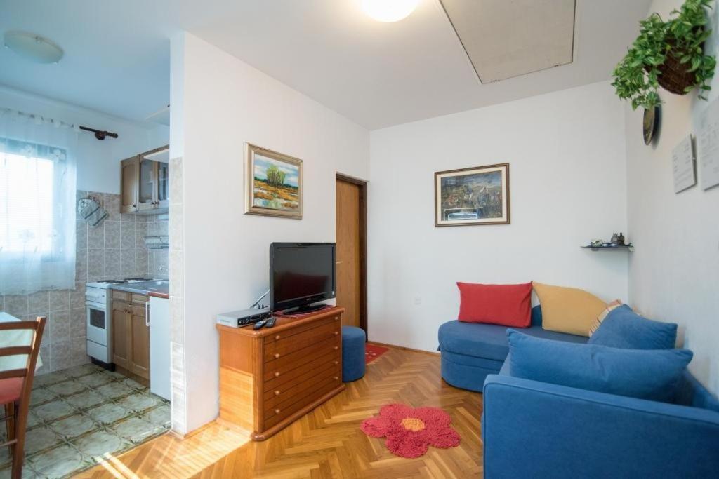 Apartments Natasa Супетар Екстериор снимка