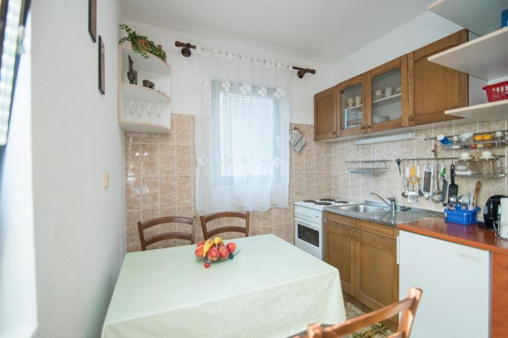 Apartments Natasa Супетар Екстериор снимка