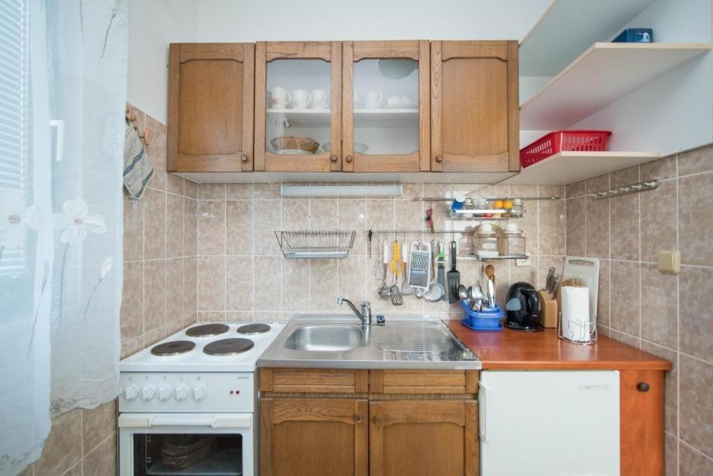 Apartments Natasa Супетар Екстериор снимка