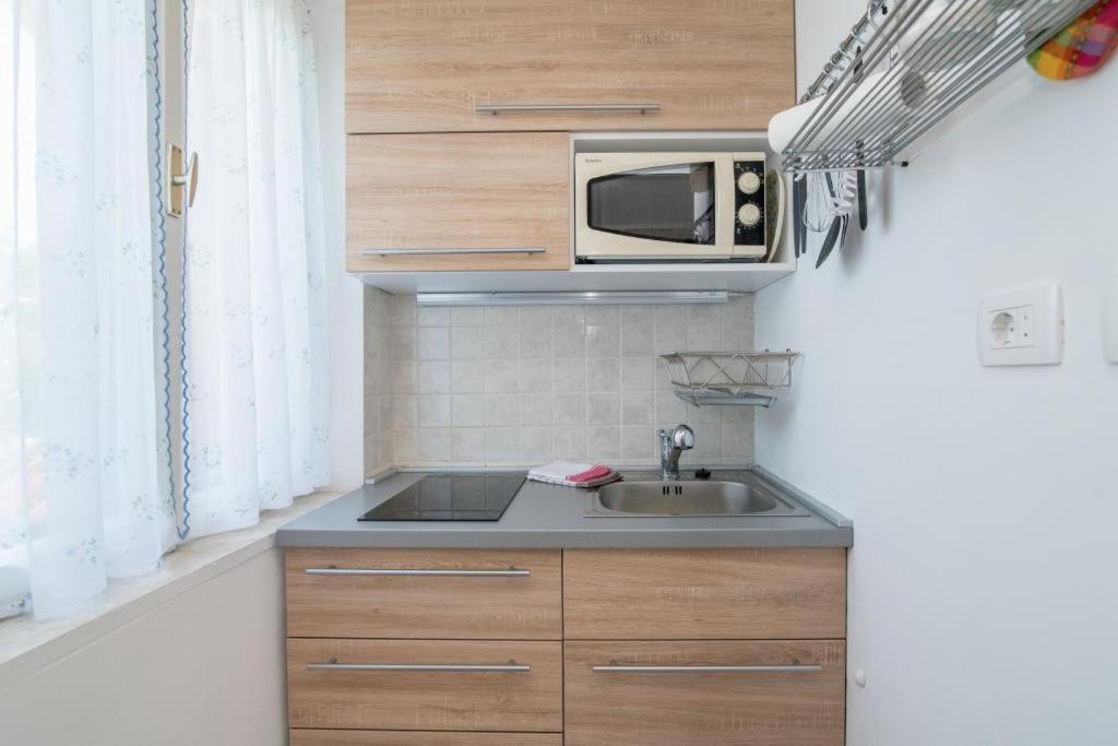 Apartments Natasa Супетар Екстериор снимка