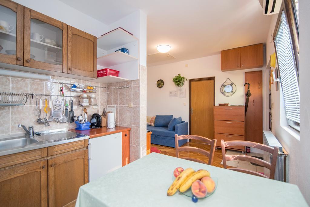 Apartments Natasa Супетар Екстериор снимка
