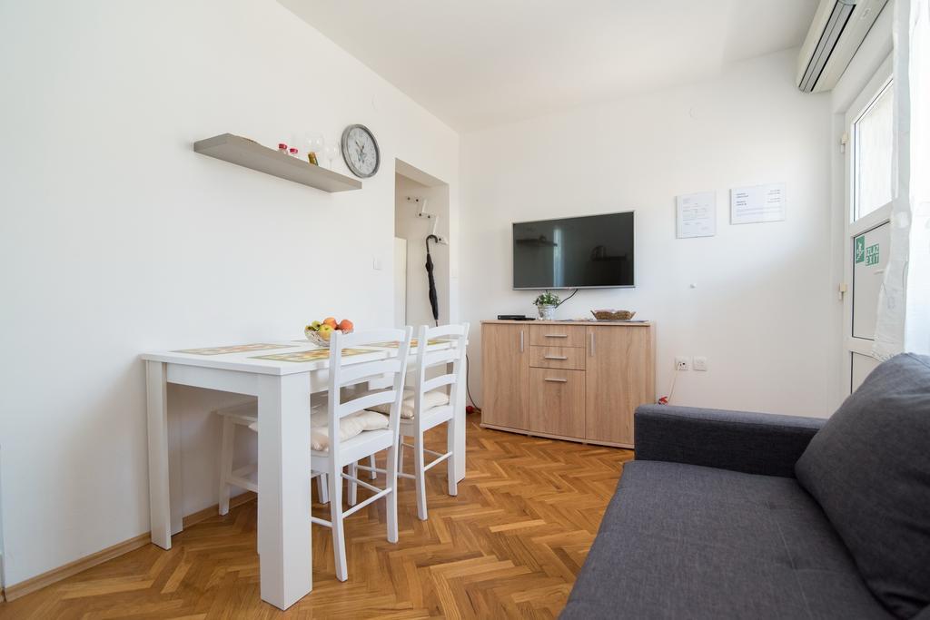 Apartments Natasa Супетар Екстериор снимка