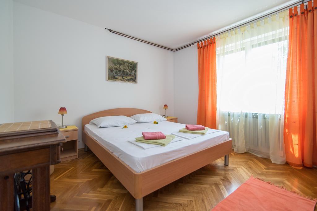 Apartments Natasa Супетар Екстериор снимка