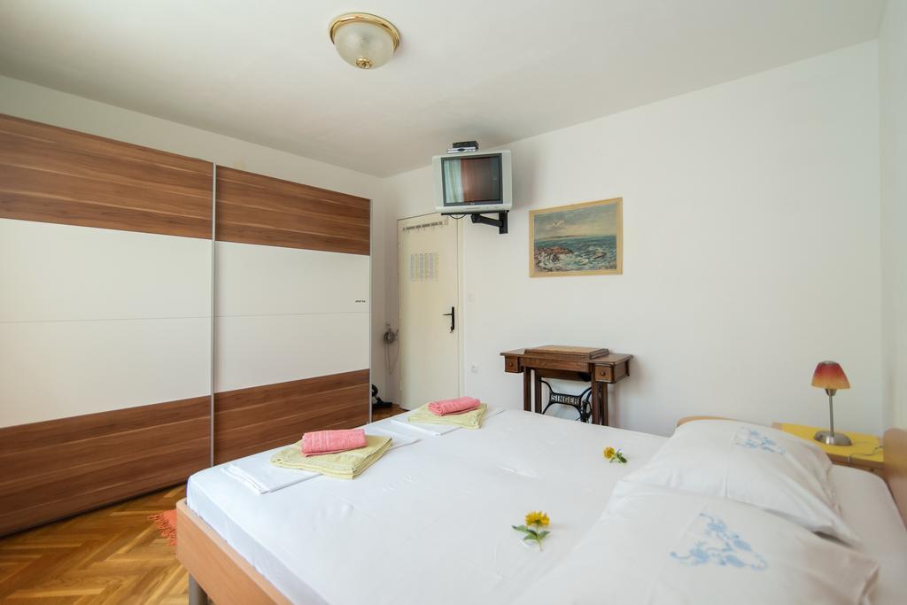 Apartments Natasa Супетар Екстериор снимка